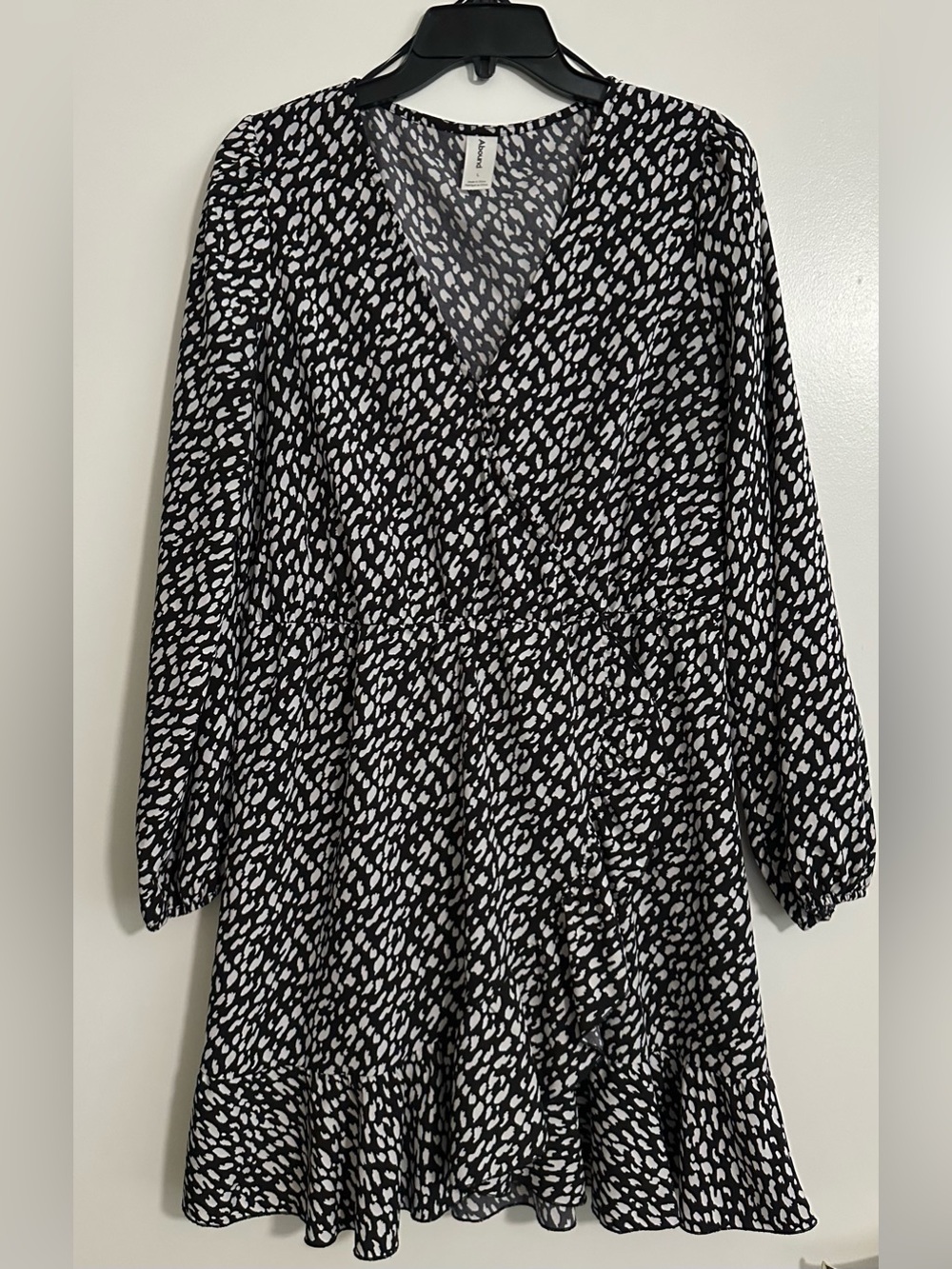 Abound Black & White Printed V-Neck Long Sleeve Dress